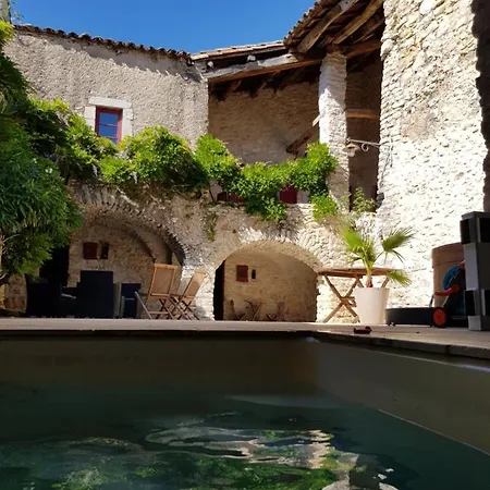 Mas De Coulet Bed & Breakfast 3*