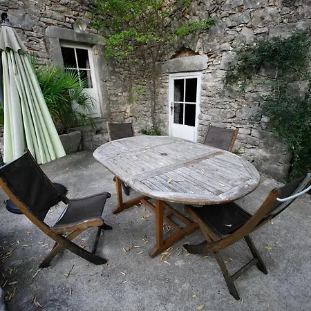 Mas De Coulet Bed & Breakfast